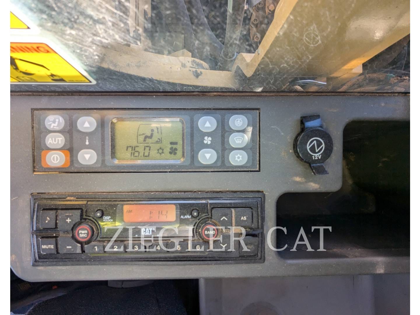 2016 Caterpillar 320FL Equipment Image0