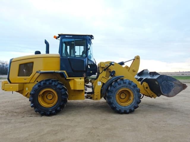 Image of Caterpillar 926M equipment image 3