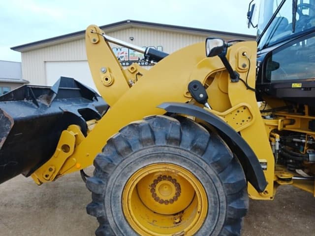 Image of Caterpillar 926M equipment image 4