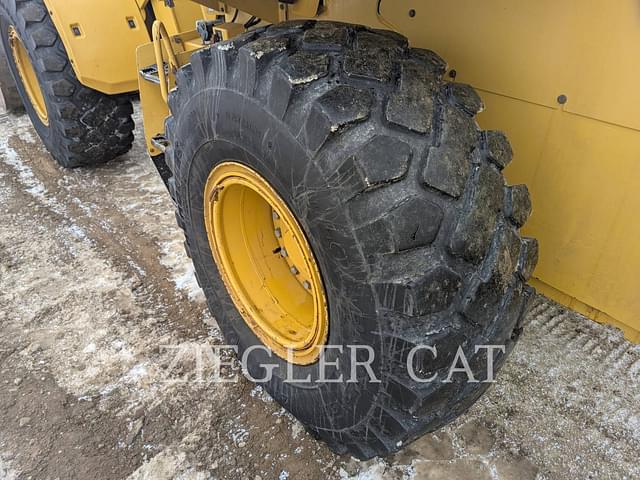 Image of Caterpillar 938M equipment image 3