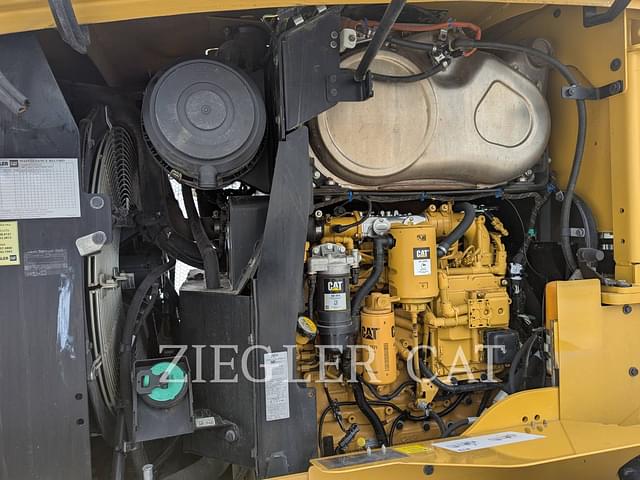 Image of Caterpillar 938M equipment image 2