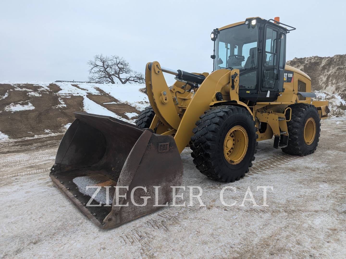 2016 Caterpillar 938M Equipment Image0