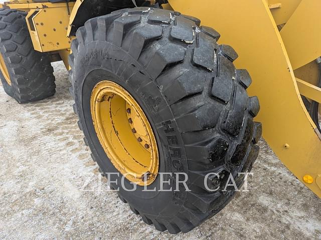 Image of Caterpillar 938M equipment image 2