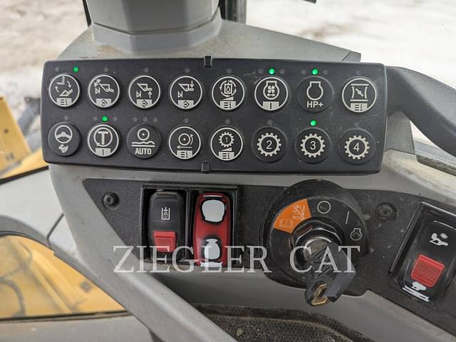 Image of Caterpillar 938M equipment image 2