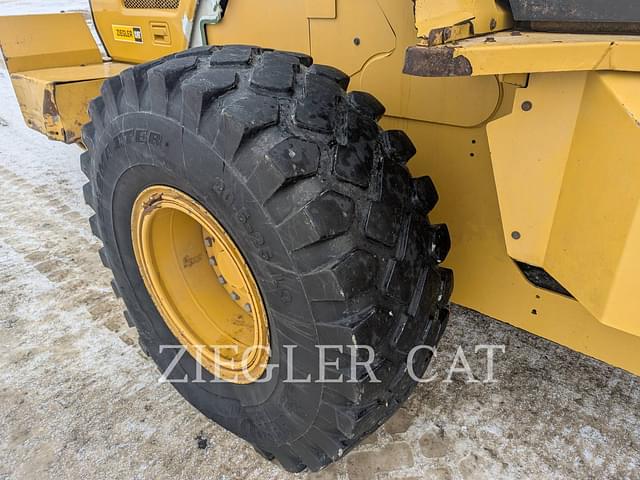 Image of Caterpillar 938M equipment image 3