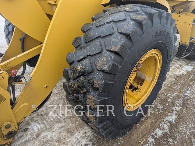 Image of Caterpillar 938M equipment image 4