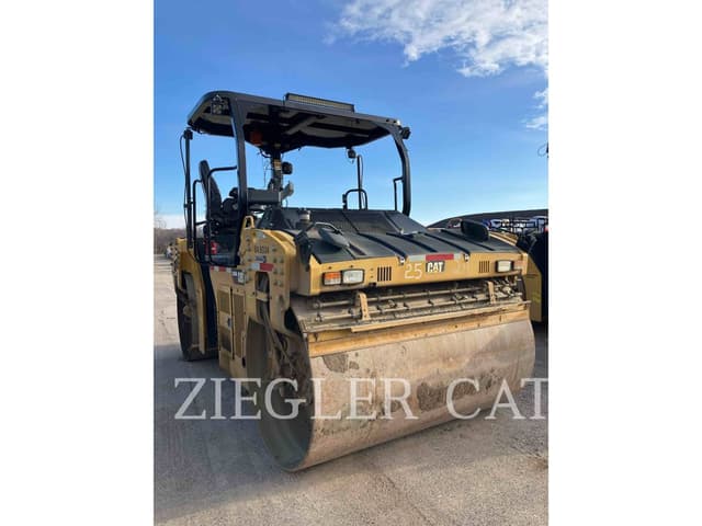 Image of Caterpillar CB66B equipment image 1