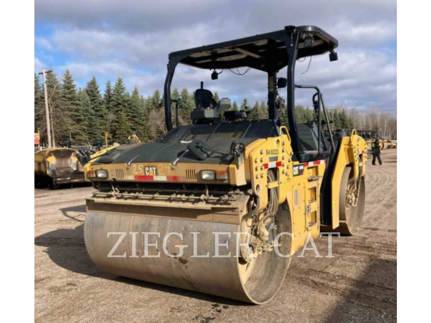 2016 Caterpillar CB66B Equipment Image0