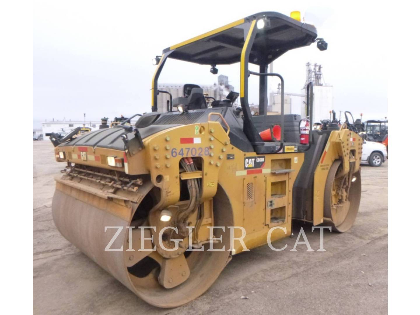 2016 Caterpillar CB68B Equipment Image0