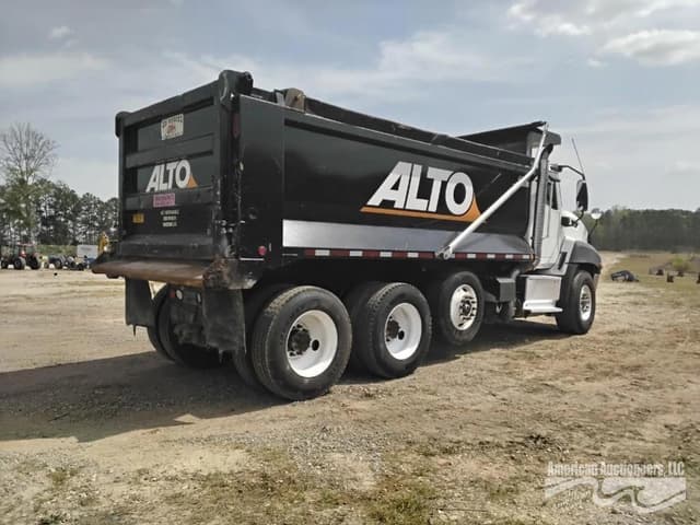 Image of Caterpillar CT660S equipment image 4