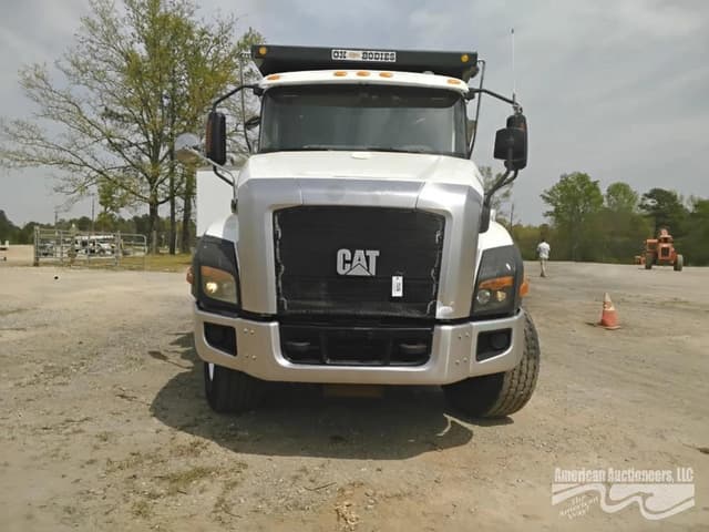 Image of Caterpillar CT660S equipment image 1