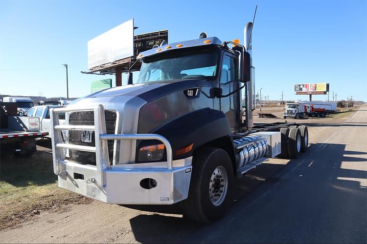 2016 Caterpillar CT660L Equipment Image0