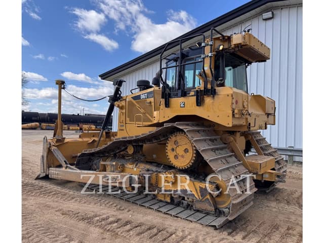 Image of Caterpillar D6T equipment image 3