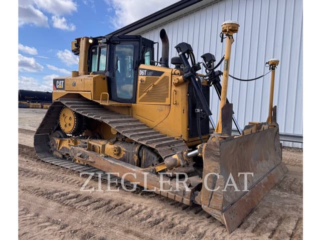 Image of Caterpillar D6T equipment image 1