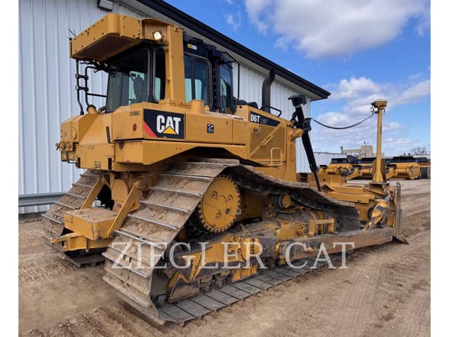 Image of Caterpillar D6T equipment image 2
