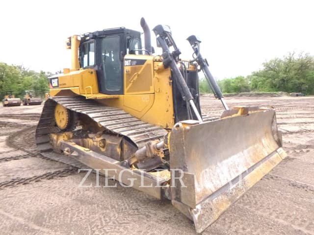 Image of Caterpillar D6T equipment image 1