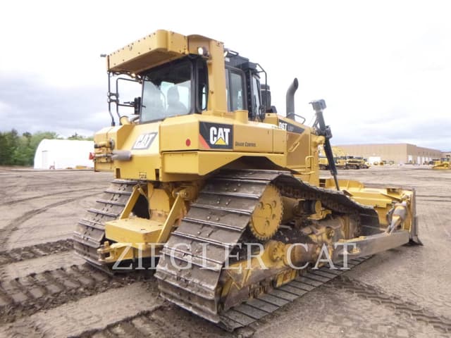 Image of Caterpillar D6T equipment image 2