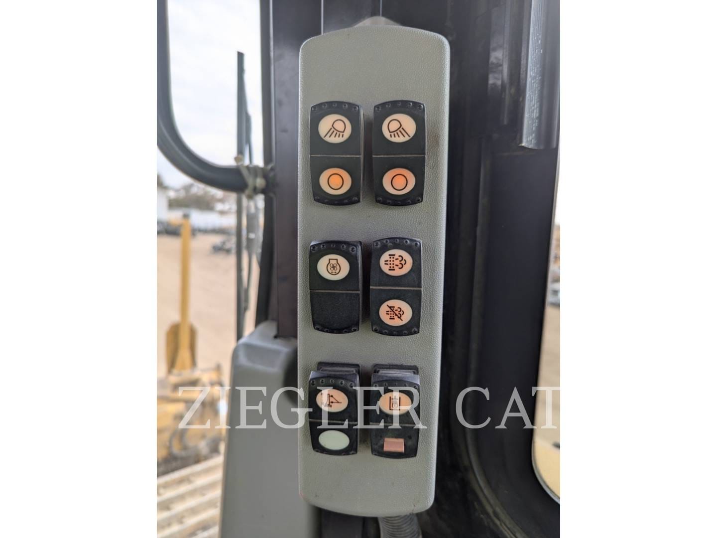 2016 Caterpillar D6T LGP Equipment Image0