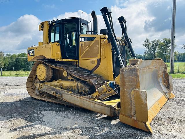 Image of Caterpillar D6T XL equipment image 4