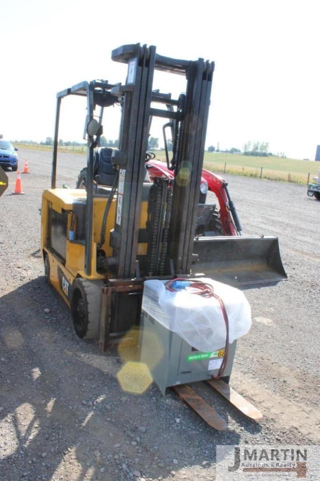 Image of Caterpillar EC30K equipment image 1