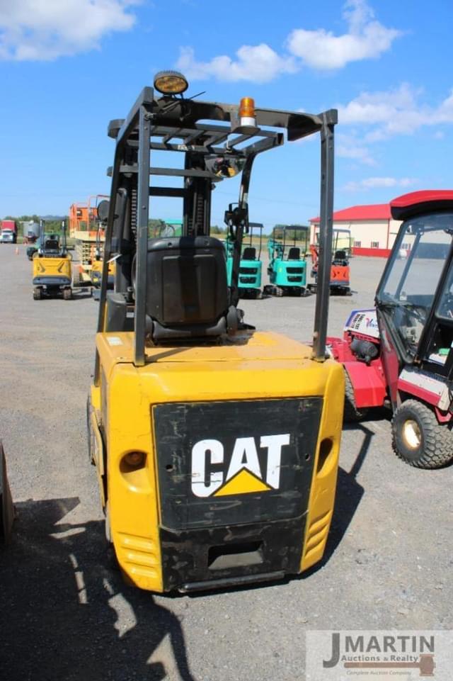 Image of Caterpillar EC30K equipment image 3