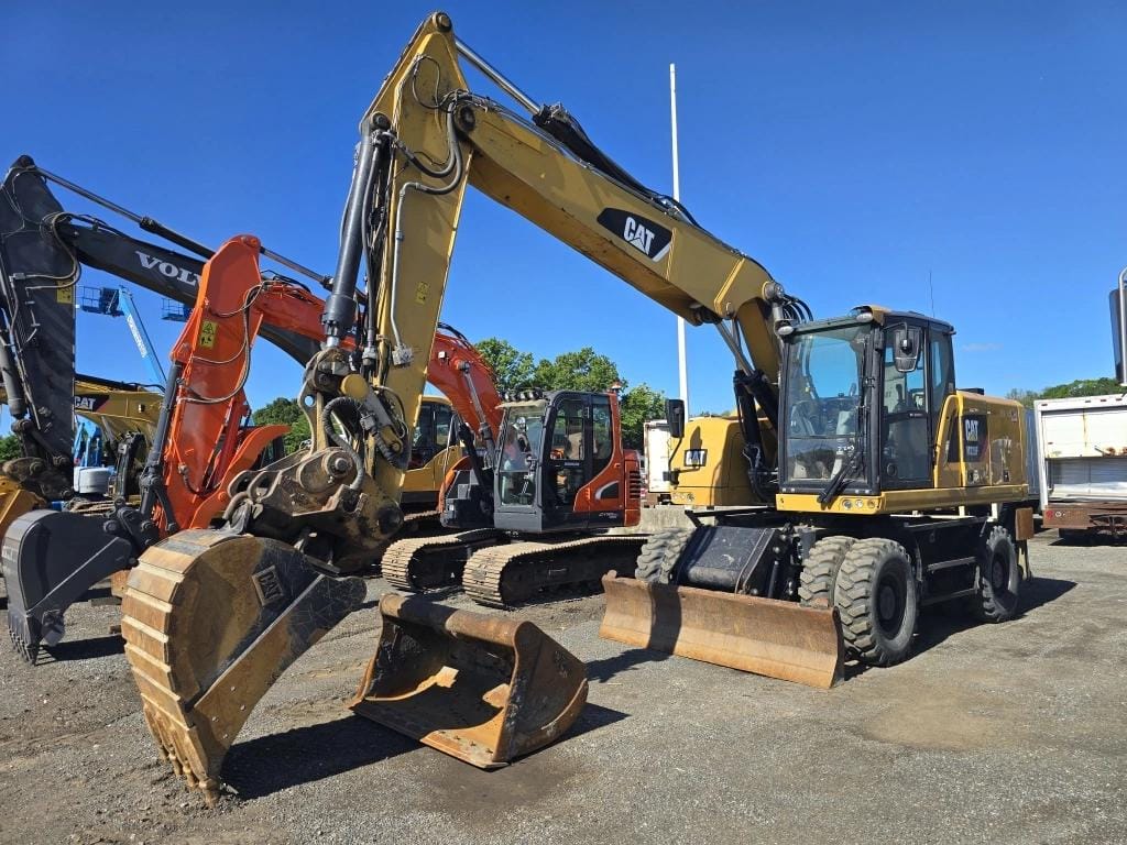 2016 Caterpillar M320F Equipment Image0