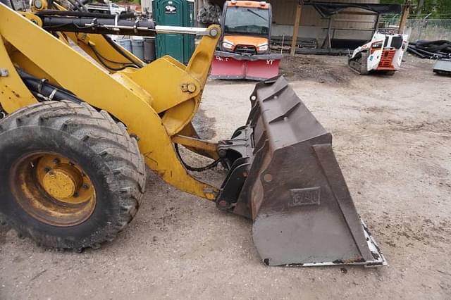Image of Caterpillar 908H equipment image 3