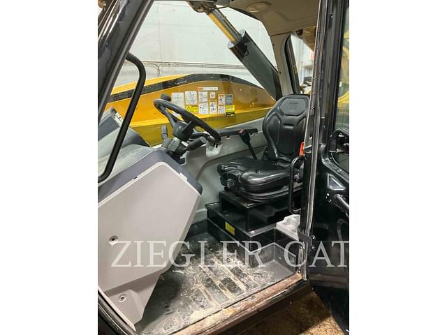 Image of Caterpillar TL943D equipment image 1