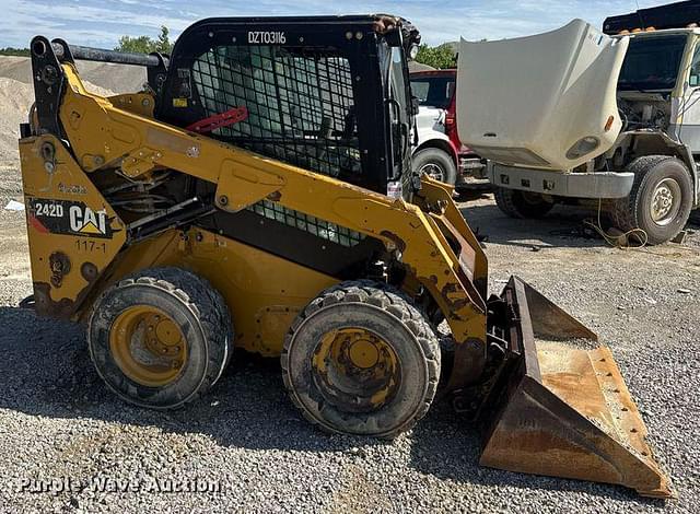 Image of Caterpillar 242D equipment image 3