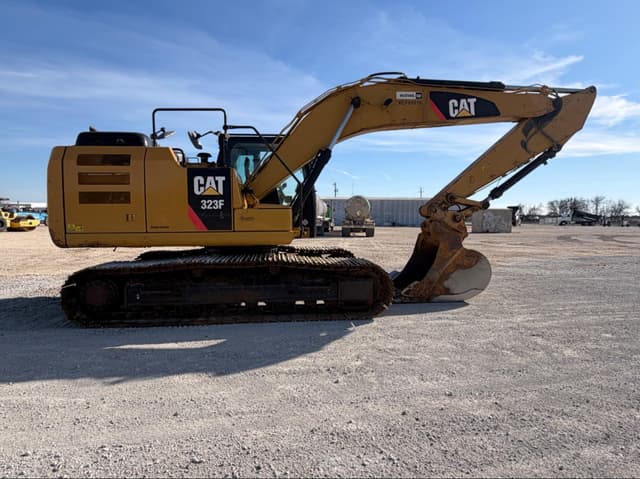 Image of Caterpillar 323FL equipment image 3