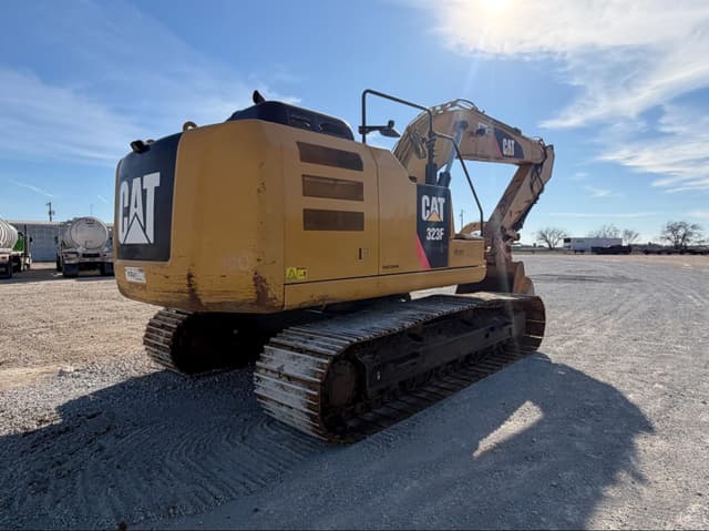 Image of Caterpillar 323FL equipment image 4