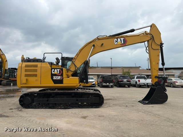 Image of Caterpillar 323FL equipment image 3