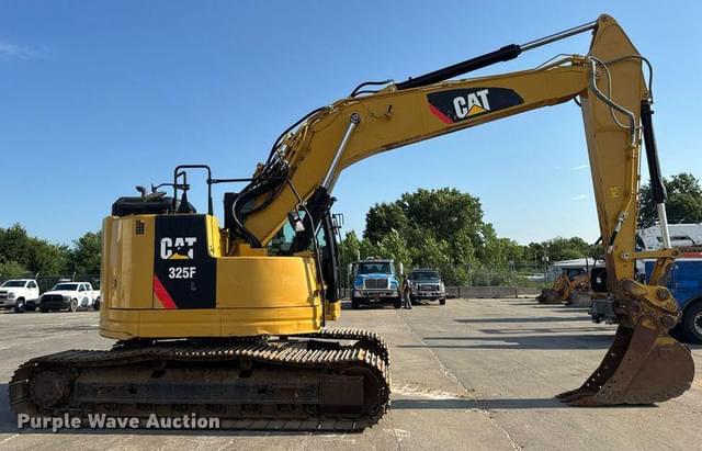 Image of Caterpillar 325FLCR equipment image 3