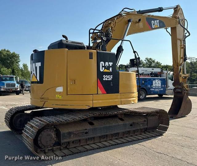 Image of Caterpillar 325FLCR equipment image 4
