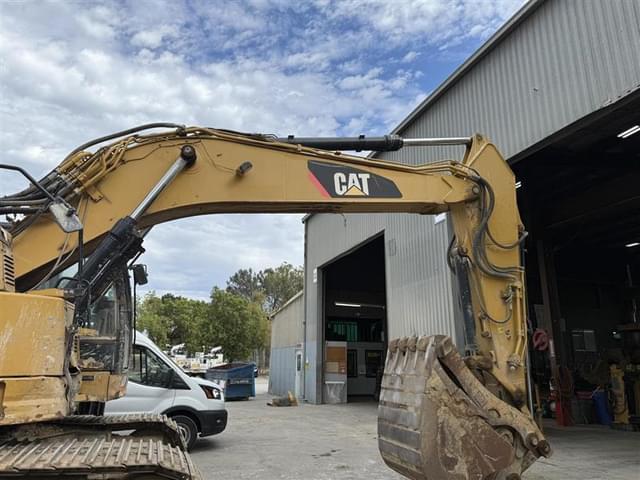 Image of Caterpillar 335F equipment image 2