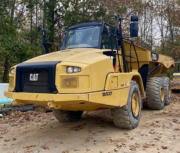 Image of Caterpillar 725C2 equipment image 1