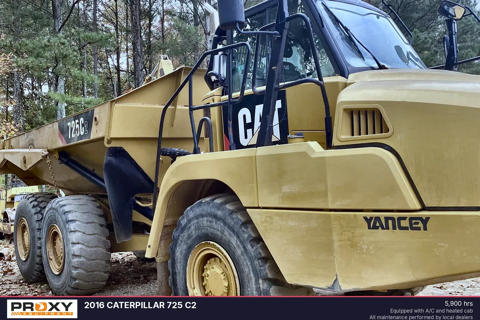 2016 Caterpillar 725 Equipment Image0
