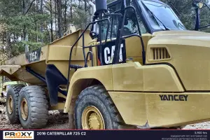 2016 Caterpillar 725 Image