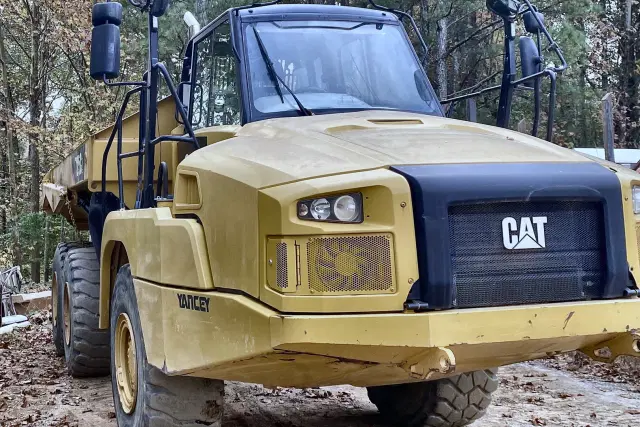 Image of Caterpillar 725 equipment image 4
