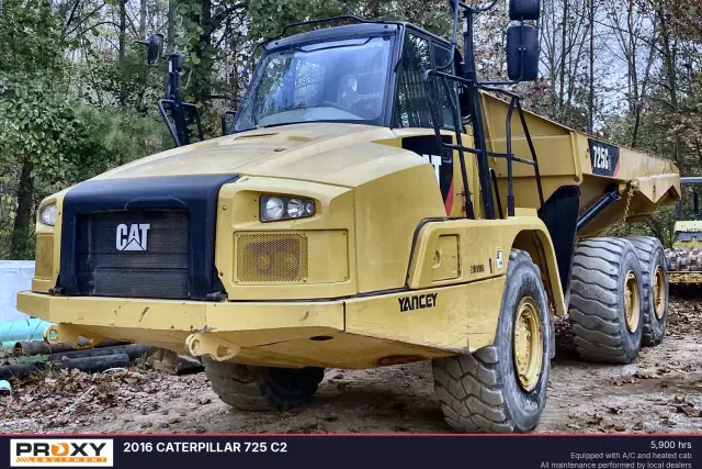 Image of Caterpillar 725 equipment image 1