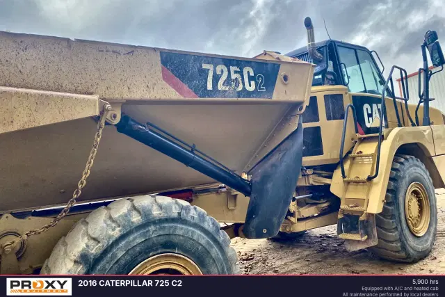 Image of Caterpillar 725 equipment image 3