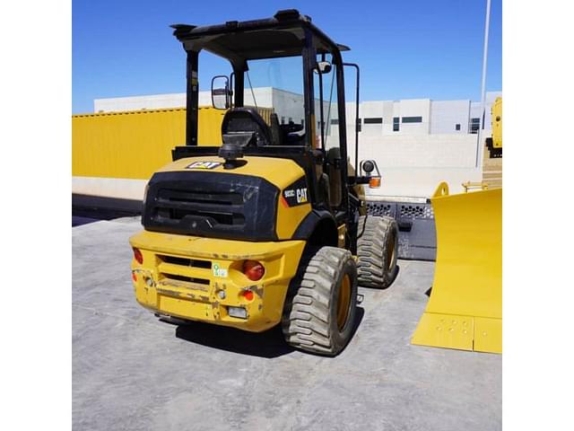 Image of Caterpillar 903C2 equipment image 2