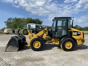 Main image Caterpillar 906M