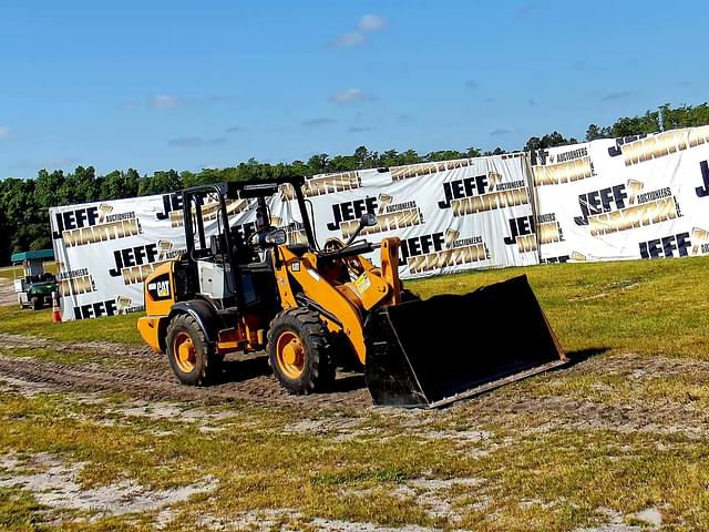 Image of Caterpillar 906M equipment image 2