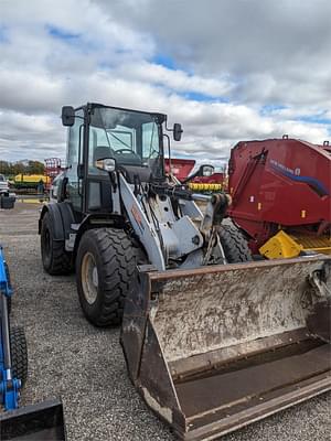 2016 Caterpillar 908M Image