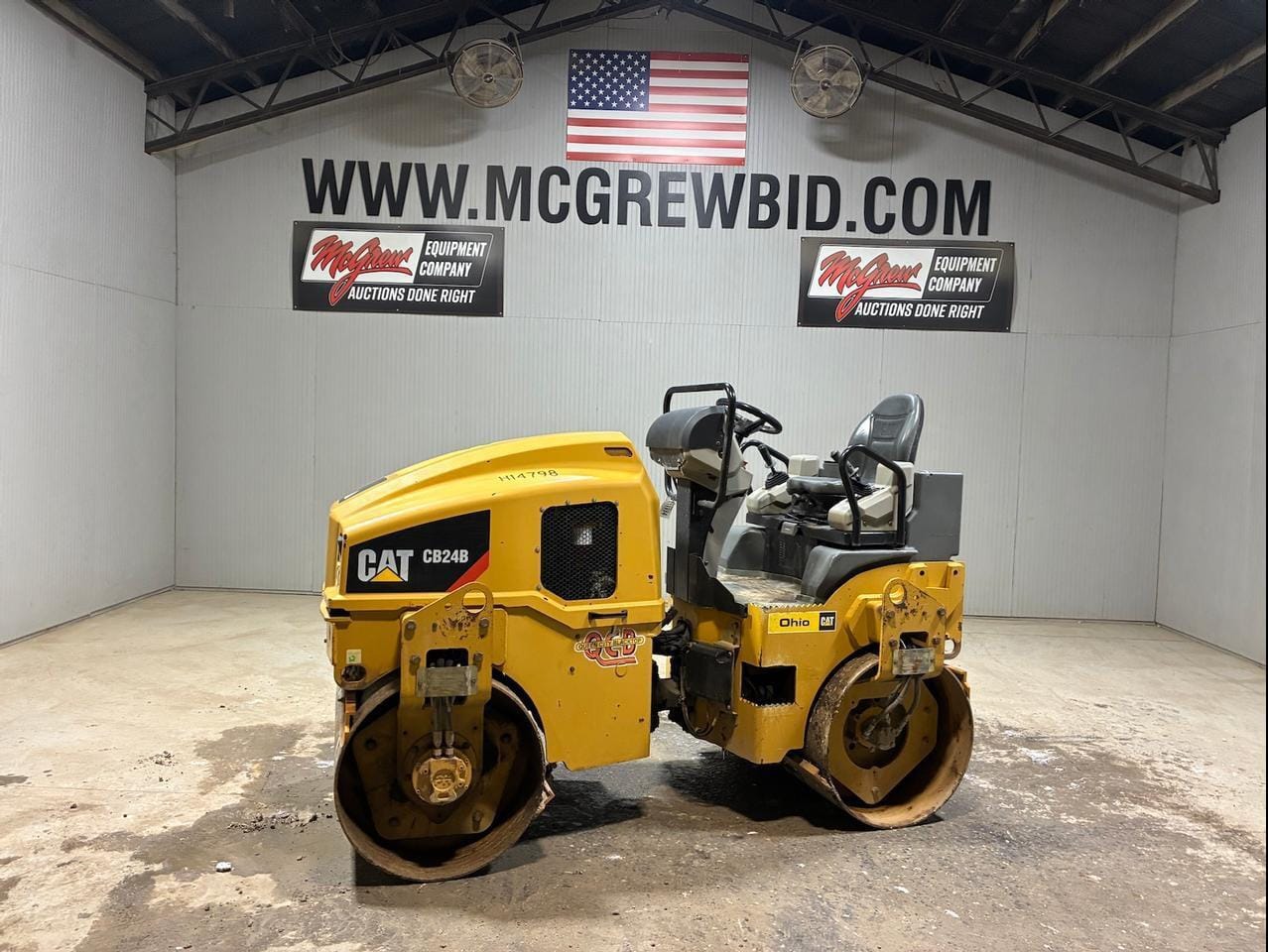 2016 Caterpillar CB24B Equipment Image0