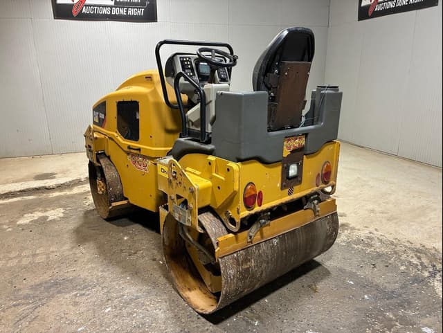 Image of Caterpillar CB24B equipment image 3