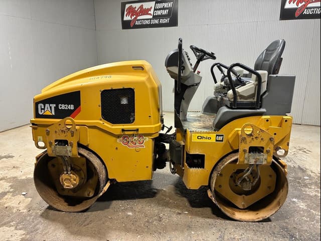 Image of Caterpillar CB24B equipment image 2