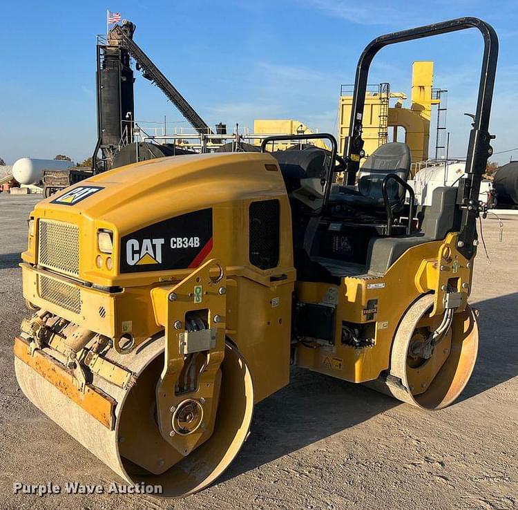 2016 Caterpillar CB34B Equipment Image0