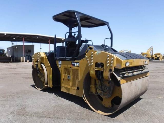 Image of Caterpillar CB66B equipment image 2
